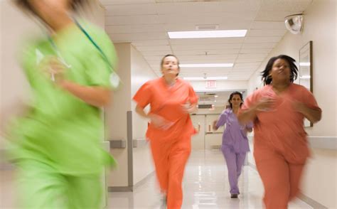 10 Things Only Er Nurses Understand Scrubs The Leading