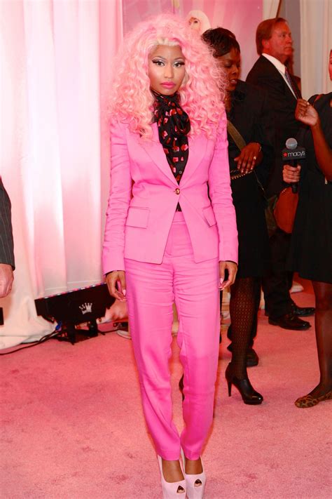 nicki minaj   major fashion makeover     suggestions   glamour