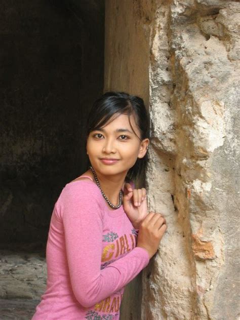 indonesian girl at taman sari water palast she was po… flickr
