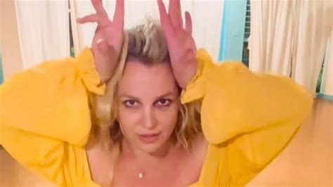 Britney Spears Fans Beg Star To Get Help After Choking Herself In Clip