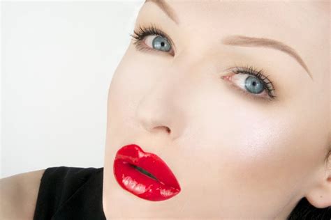evolution of the classic hot red lips and sexy cat eye baggout