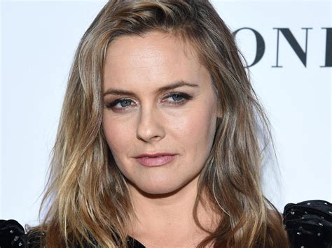 alicia silverstone says she has baths with her nine year
