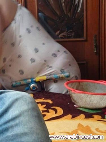 صور سكس أمهات ديوث مصري يصور أمة بقميص النوم محارم عربي