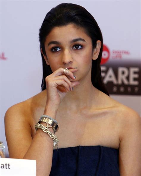 high quality bollywood celebrity pictures alia bhatt looks super sexy