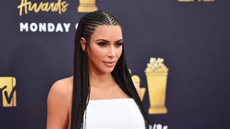 kim kardashian rocks cornrows and crop top at 2018 mtv movie