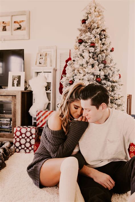in home christmas session cute couple cozy in home session inspo