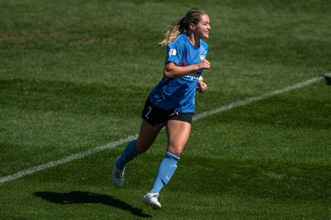 kealia watt   chicago red stars  fierce     field