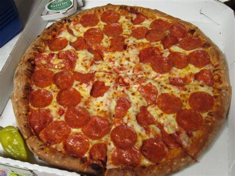 Review Papa John S Pepperoni Pizza Brand Eating