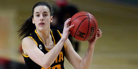 Video Caitlin Clark No Look Behind The Back Assist For Iowa Hawkeyes
