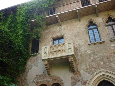 juliets house  verona romeo balcony  photo  freeimages