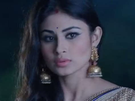 Naagin Spoiler Shivanya S Saree To Catch Fire Ritik To