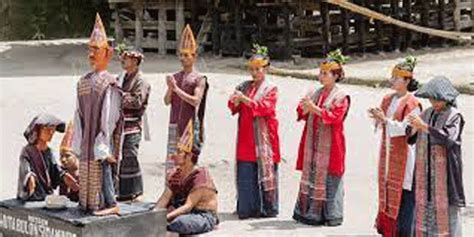 ciri khas tradisi suku batak victoria ramada