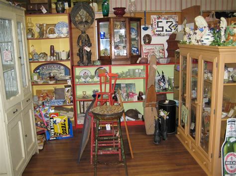 dianne zweig kitsch  stuff antique booth display ideas
