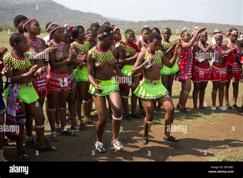 zulu reed dance im enyokeni palace nongoma südafrika stockfotografie
