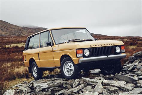 range rover classic puts  price tag  nostalgia carbuyer