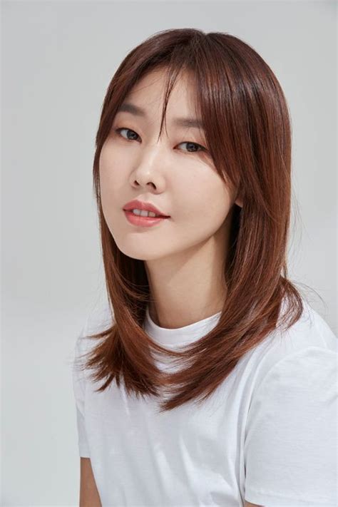 han hye jin model profile  latest news