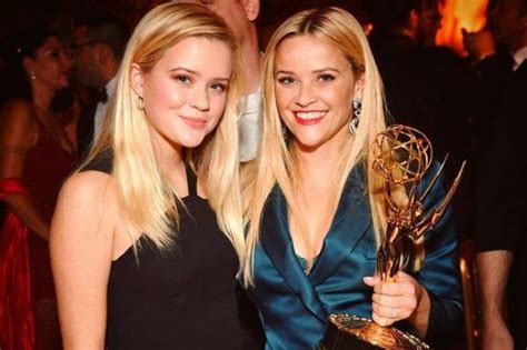 reese witherspoon and ryan phillippe celebrate daughter