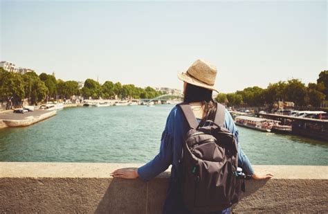 women traveling solo in france how to stay safe