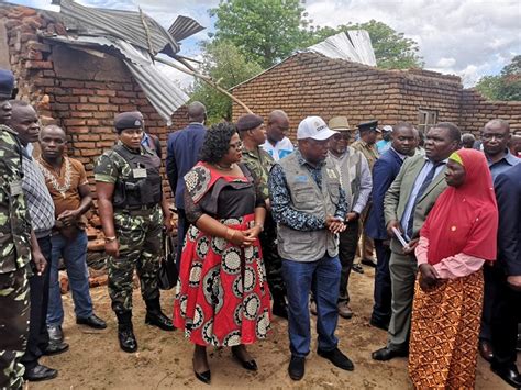 chimulirenji visits people affected  stormy rains  machinga malawi  malawi news