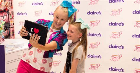 Nickalive Uk Fans Go Crazy Over Jojo Siwa And Claire’s