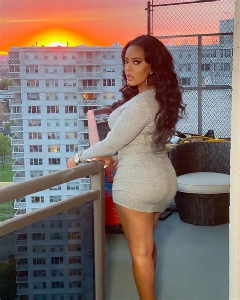 Angela Simmons Puts Her Incredible Curves On Display As She Poses In A
