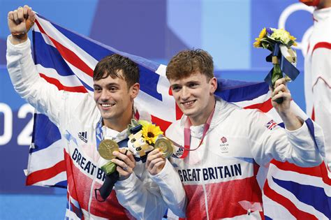 U K S Tom Daley Wins Olympic Diving Gold Medal To Add To Husband S