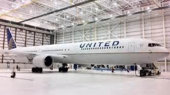 united airlines opens  hangar  newark liberty airport chicago