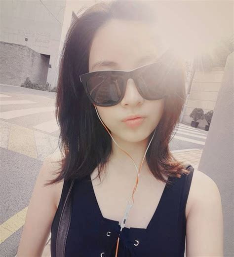 Seohyun Greets Fans With Her New Hairstyle Seohyun Girls Generation