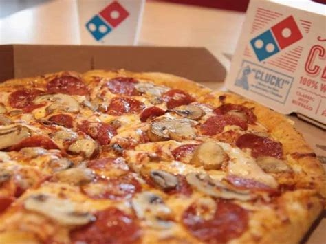 dominos fails  deliver ordered pizza  home refuses  pay   amount