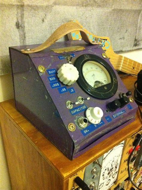 drone noise synth  vintage case synth circuit bending cat noises