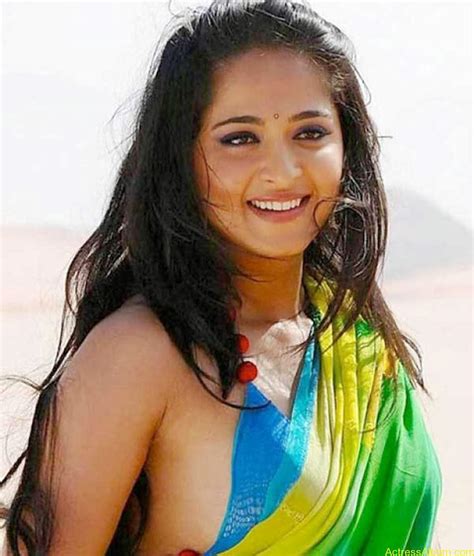 Hot Actress Anushka Shetty Hot Navel In Saree