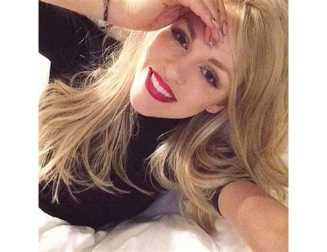 how to take a good selfie tips from instagram s top stars instagram red lips and the o jays