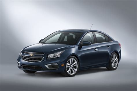 chevrolet cruze adds styling tech updates   model year gm authority