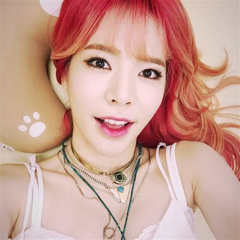 Girls Generation S Sunny And Her Pretty Selfie Snsd