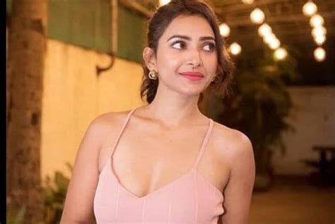 Shweta Basu Prasad Disappointed To See Bollywood Being Painted In Such