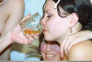 Lesbians play with each others oussys