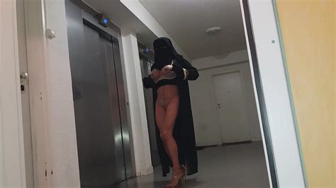 musulmane en niqab prends l ascenceur seins nus gay xhamster