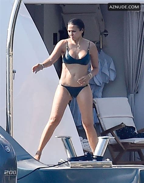 Matt Damon Spends His Holidays With His Wife Luciana Barroso On Holiday
