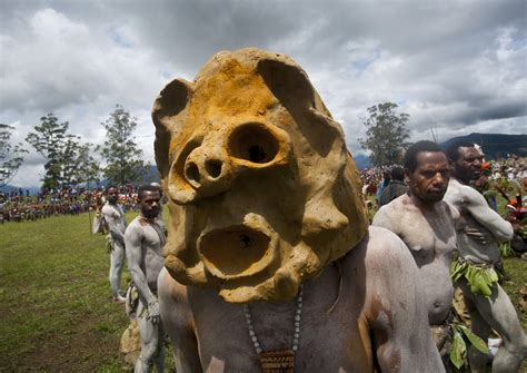 Mud Men In Mount Hagen Festival Singsing Papua New Guine