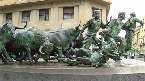 pamplona bulls sculpture  panorama film felix