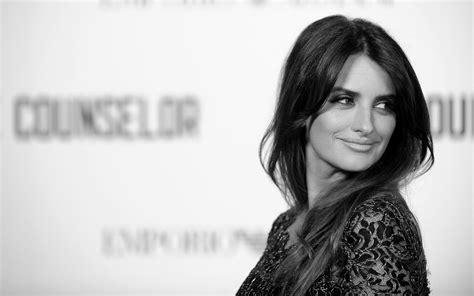 Penelope Cruz Named Sexiest Woman Alive By Esquire Magazine Huffpost