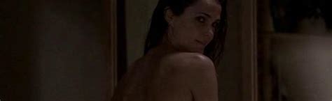 keri russell s nude ass out of shower on the americans nude