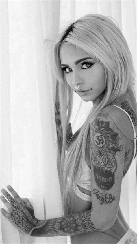 Pin By Victor On ☆ Blondinen Blondes ☆ Girl Tattoos Hot Tattoo Girls