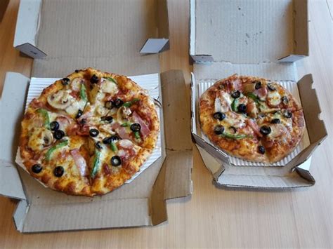 dominos medium pizza slices