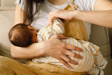 Why All Breastfeeding Moms Have A Slacker Boob –