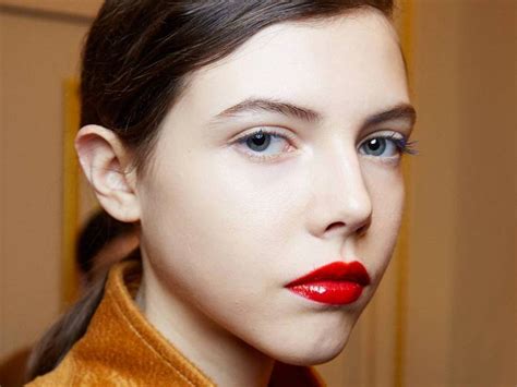wear red lipstick   day makeupcom makeupcom