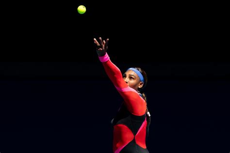 fast  tennis star serena williams serve
