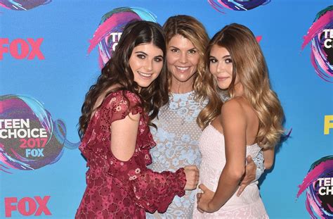 Lori Loughlins Daughter Returns To Social Media With Message For Her