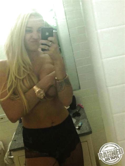 Amanda Bynes Nude And Big Cleavage 6 Pics Xhamster