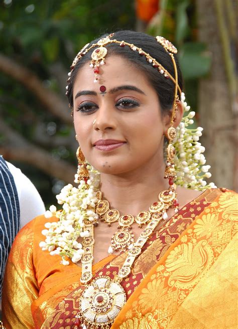 tollywood entertainment movie news orange wallpapers actress gossips priyamani in traditional